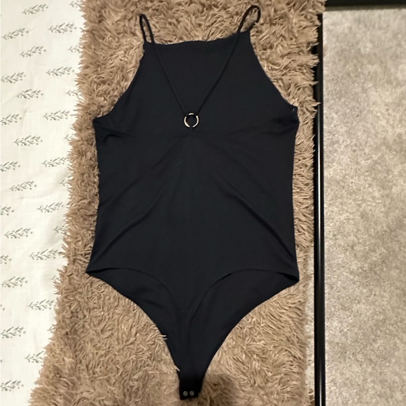 Abercrombie & Fitch high neckline Bodysuit Tank O-Ring Detail - Picture 3 of 4